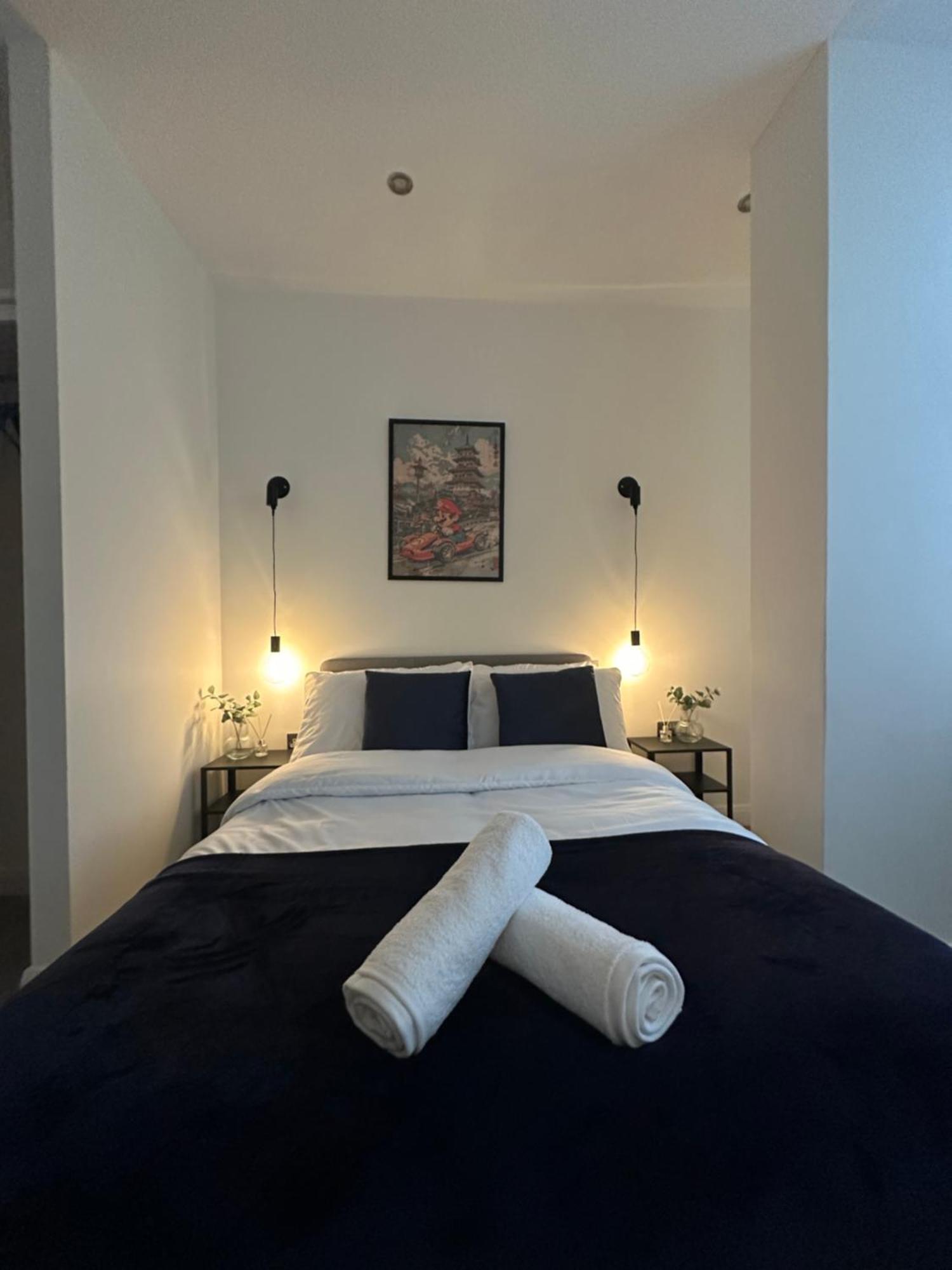 Retro Suite A Luxury Apartment With King Size Bed Wii Games And Entertainment Лестър Екстериор снимка