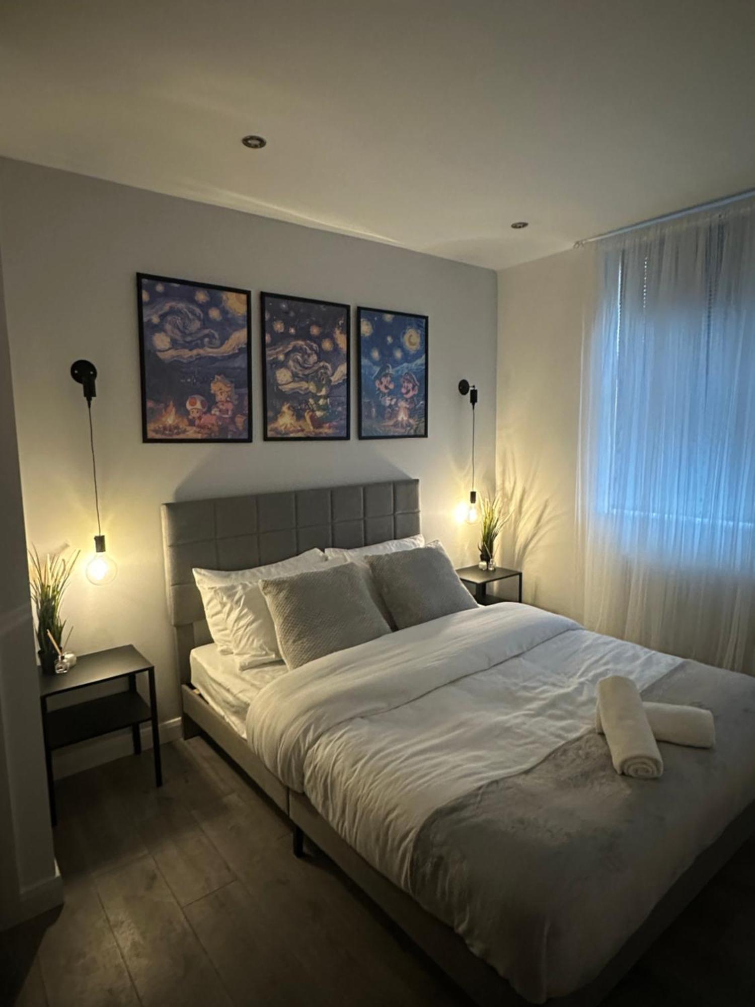 Retro Suite A Luxury Apartment With King Size Bed Wii Games And Entertainment Лестър Екстериор снимка