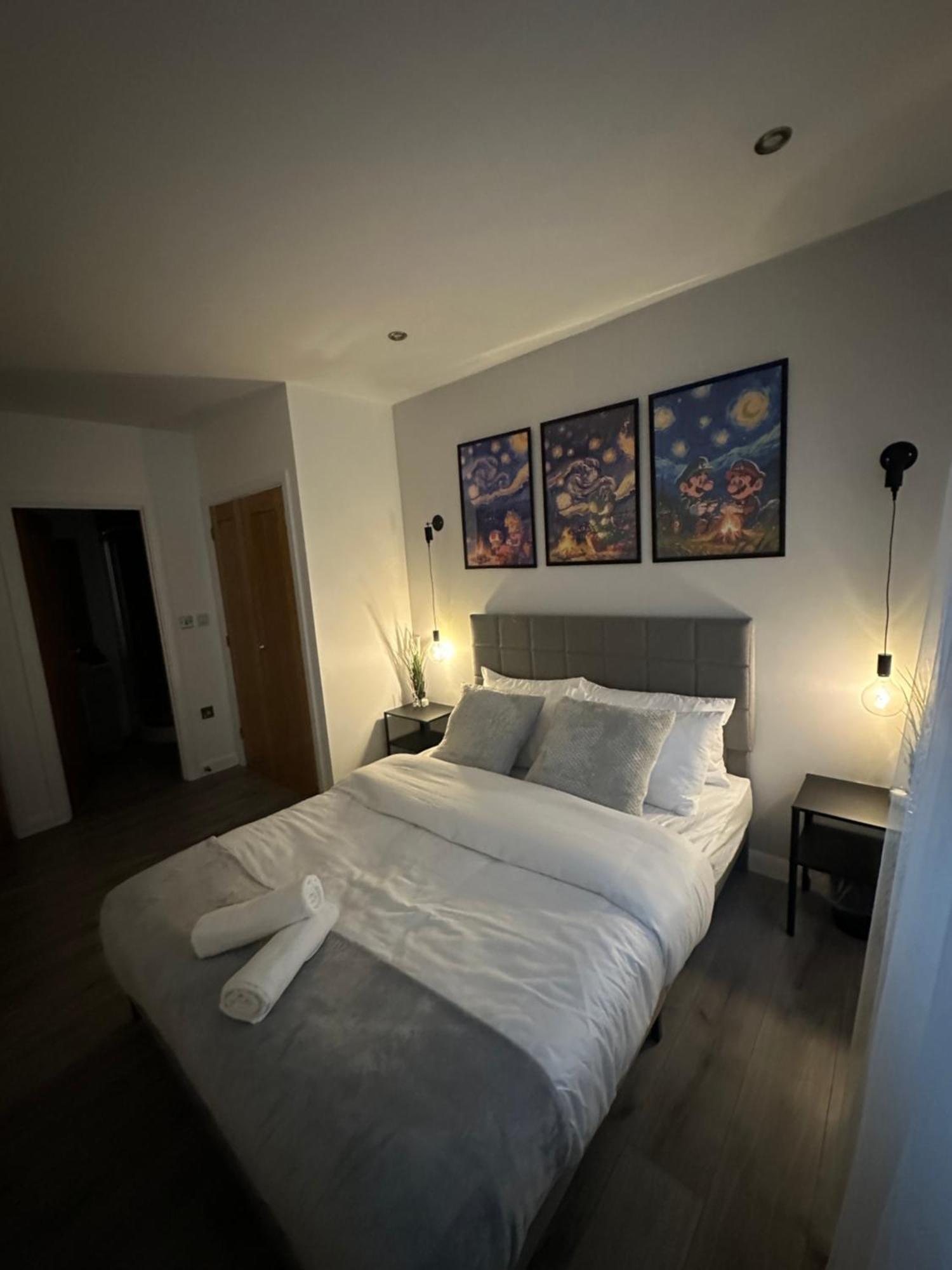Retro Suite A Luxury Apartment With King Size Bed Wii Games And Entertainment Лестър Екстериор снимка